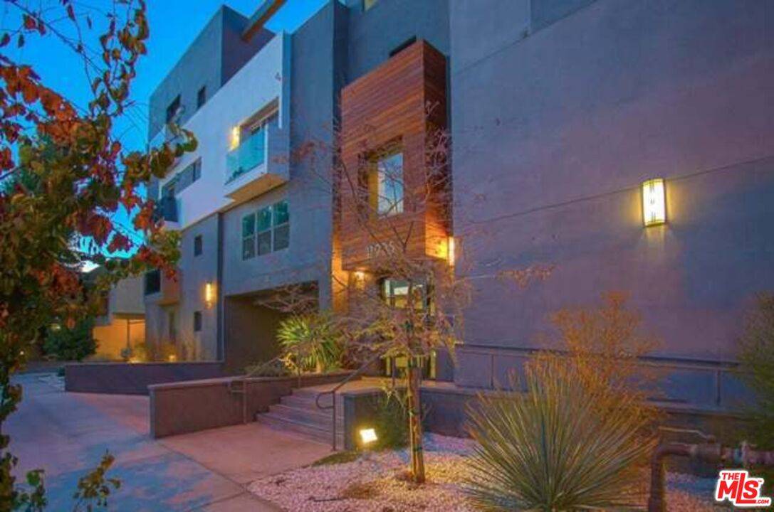 Valley Village, CA 91607,11925 Kling St #311