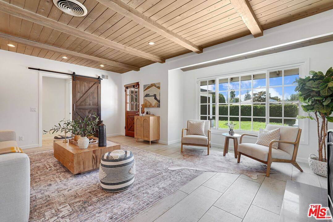 Woodland Hills, CA 91367,5350 Fallbrook Ave