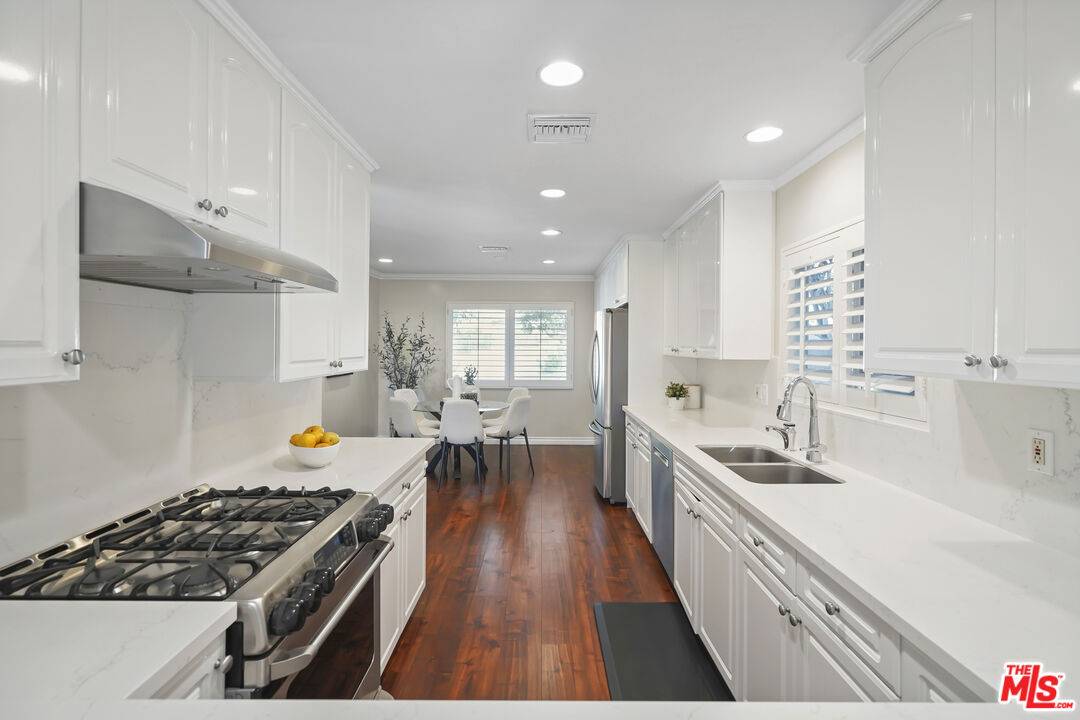 Los Angeles, CA 90065,4015 Karelia St