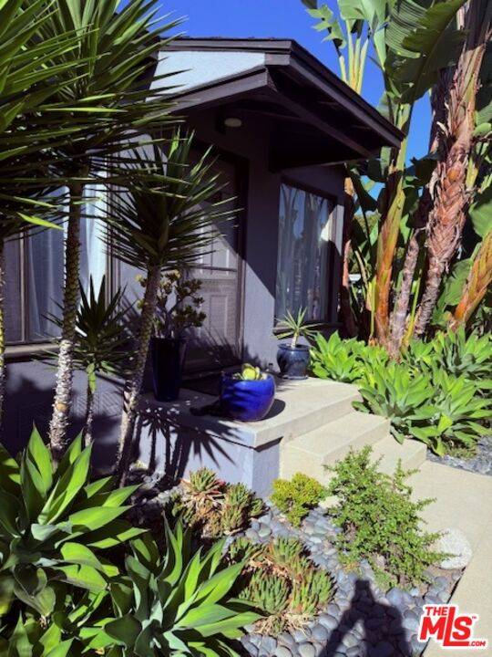 Los Angeles, CA 90025,1927 Butler Ave