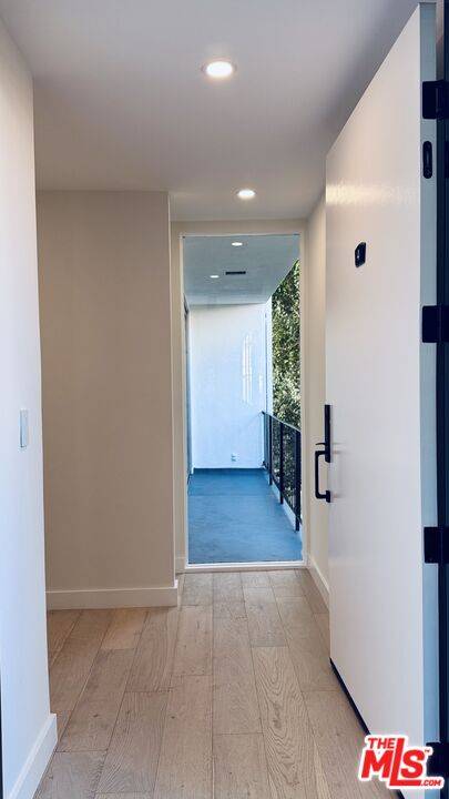 Beverly Hills, CA 90210,414 N Palm Dr #4