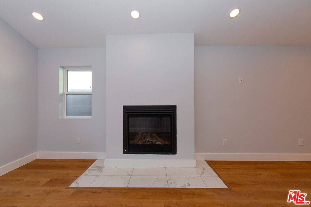 Los Angeles, CA 90016,2208 S Harcourt Ave