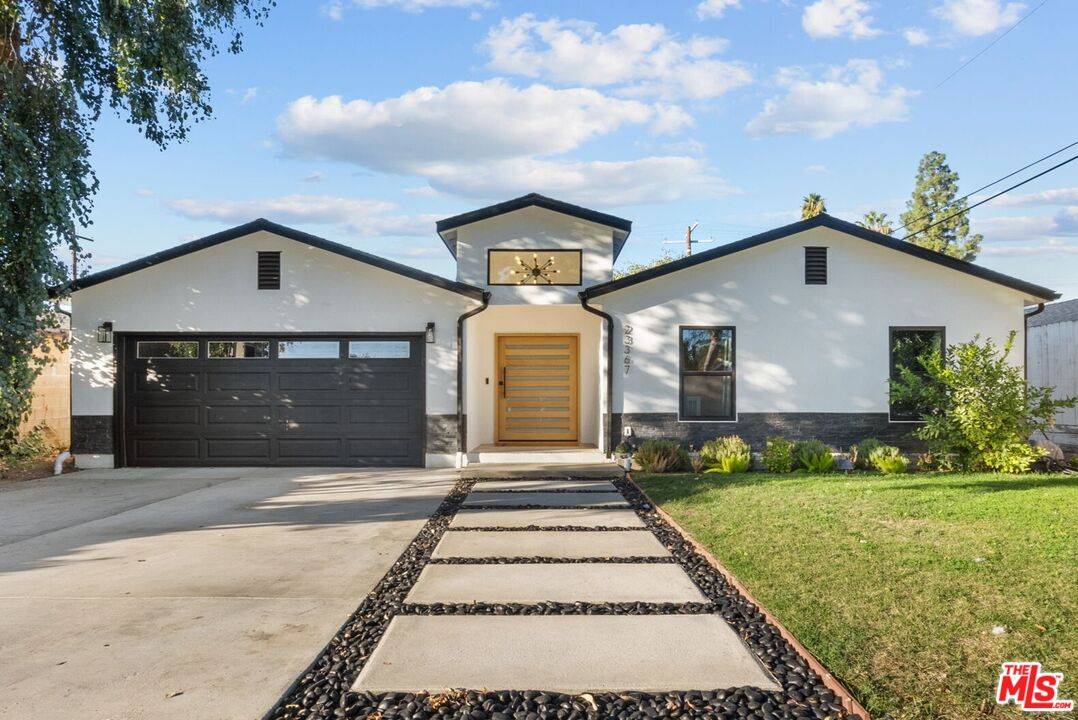 Woodland Hills, CA 91367,23367 Friar St