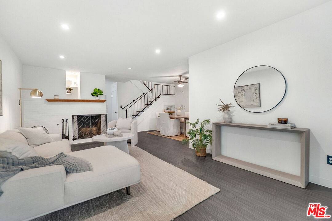 Reseda, CA 91335,8121 Canby Ave #4