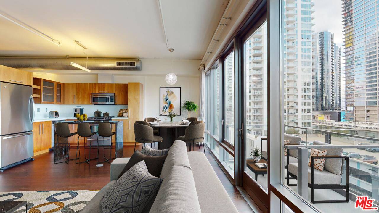 Los Angeles, CA 90015,1100 S Hope St #914