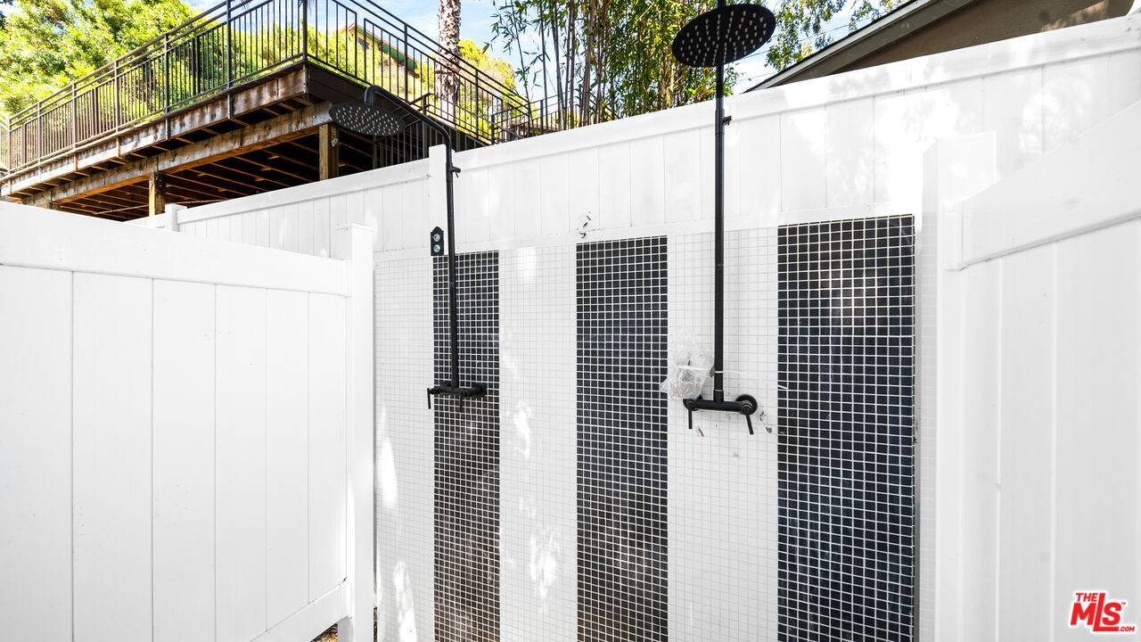 Los Angeles, CA 90046,1914 N Laurel Canyon Blvd