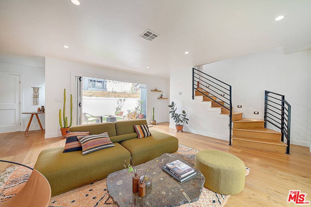 Inglewood, CA 90302,885 Kincaid Ave