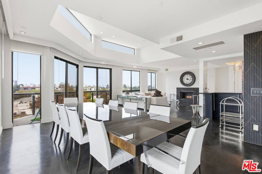 Beverly Hills, CA 90212,121 S Canon Dr #PH 401