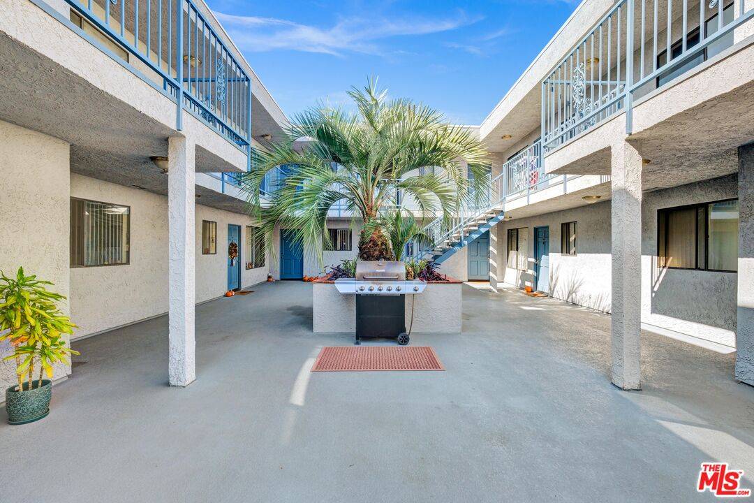 Burbank, CA 91501,515 E Elmwood Ave