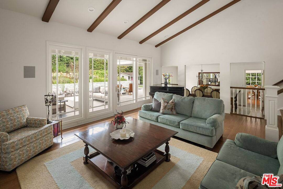 Los Angeles, CA 90049,837 N Bundy Dr