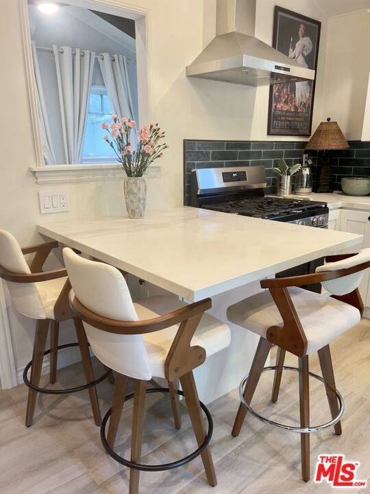 Woodland Hills, CA 91364,5262 Sale Ave