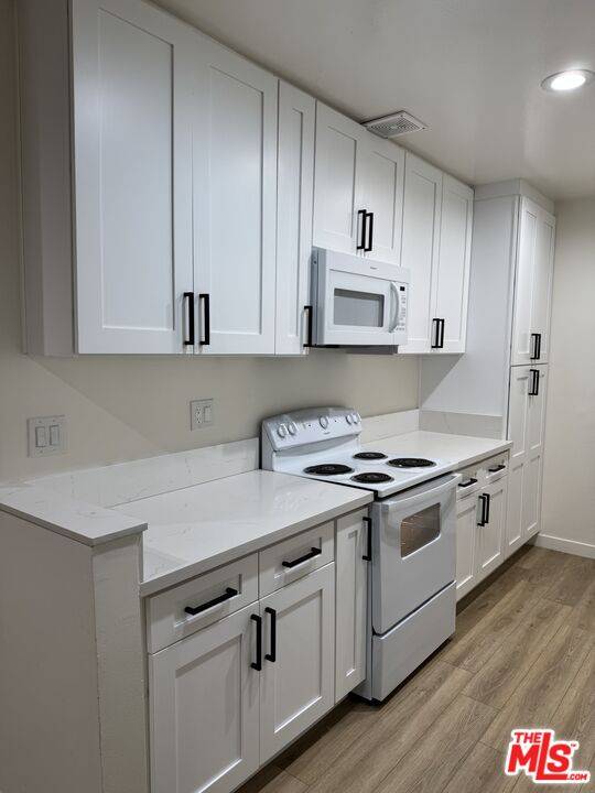 Encino, CA 91316,5400 Newcastle Ave #68