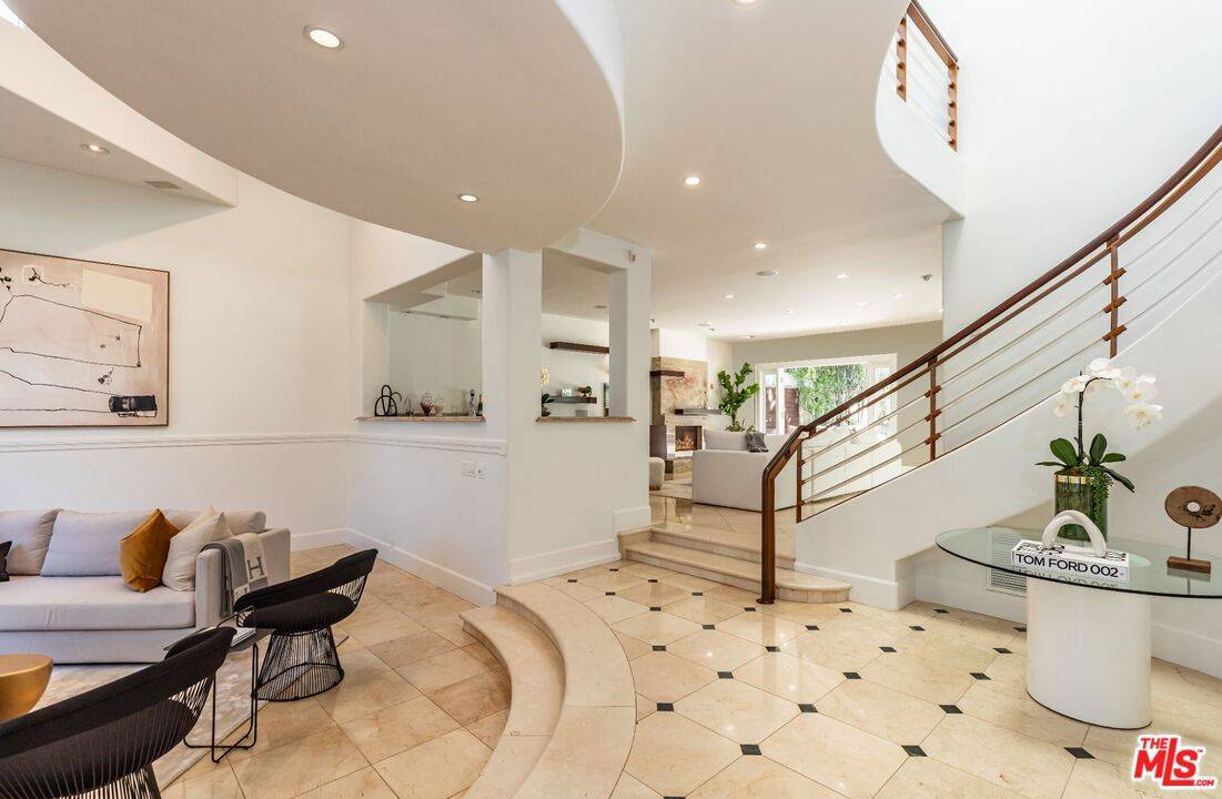 Santa Monica, CA 90402,739 20th St