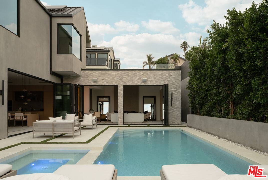 Los Angeles, CA 90064,9919 Girla Way