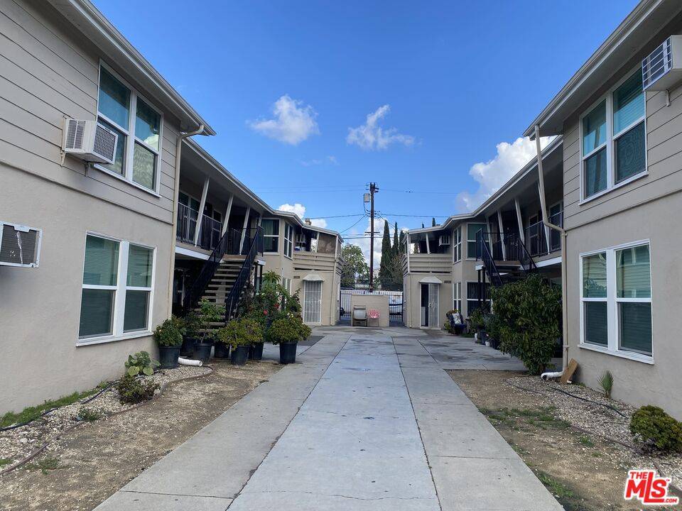 North Hollywood, CA 91605,11903 Vanowen St