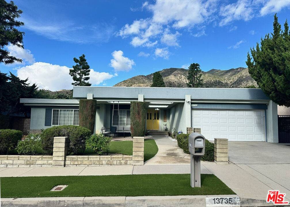 Sylmar, CA 91342,13735 Aldergrove St