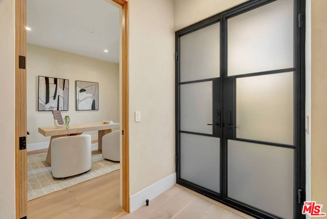 Encino, CA 91316,5935 Yarmouth Ave