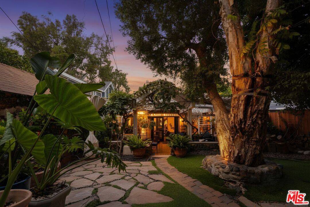 Torrance, CA 90503,2558 Torrance Blvd