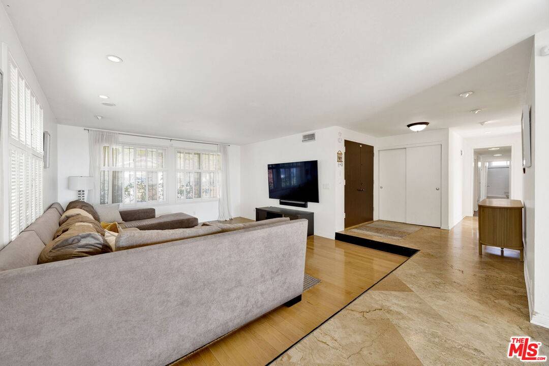 Glendale, CA 91207,906 Whitehaven Ter