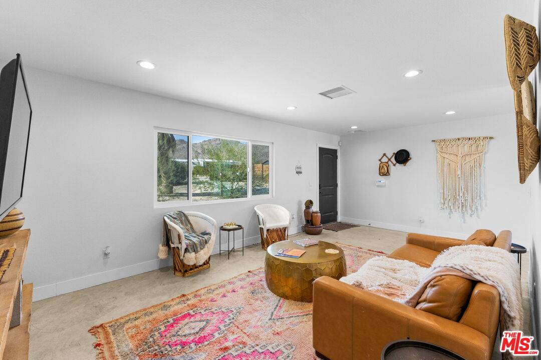 Joshua Tree, CA 92252,4789 Avenida Del Sol