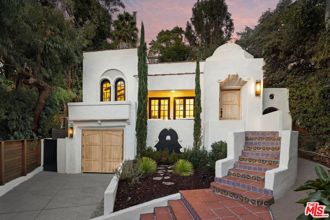 Los Angeles, CA 90046,8061 Woodland Ln