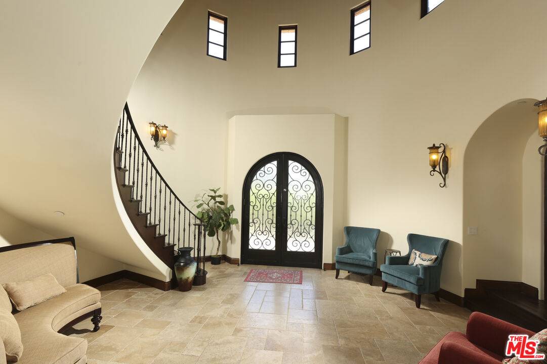 Encino, CA 91316,4718 White Oak Ave