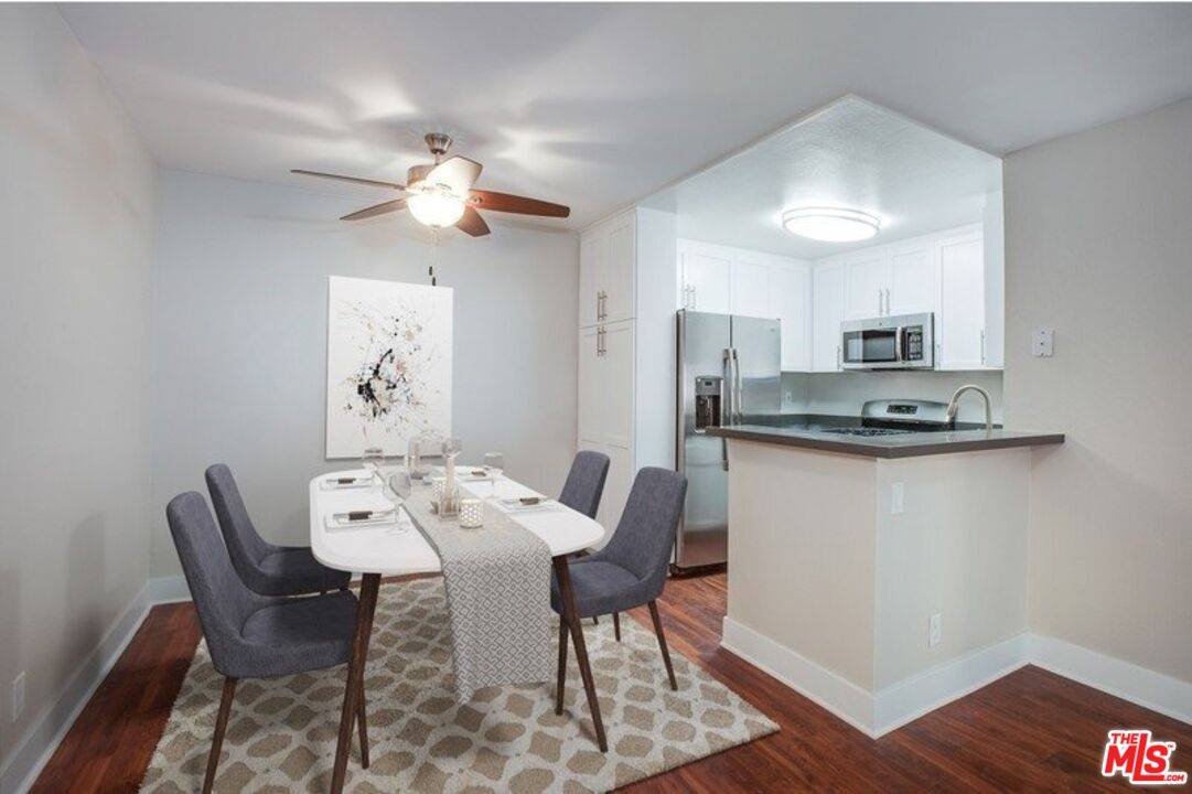 Calabasas, CA 91302,5922 N Las Virgenes Rd #566