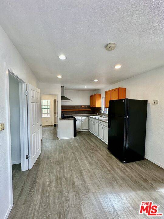 Los Angeles, CA 90037,523 W 56th St