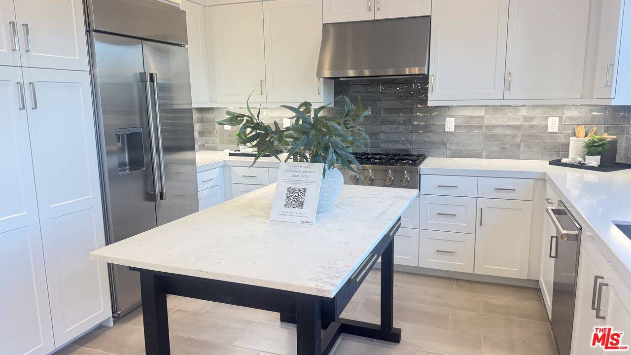 Fullerton, CA 92835,1717 Lychee St