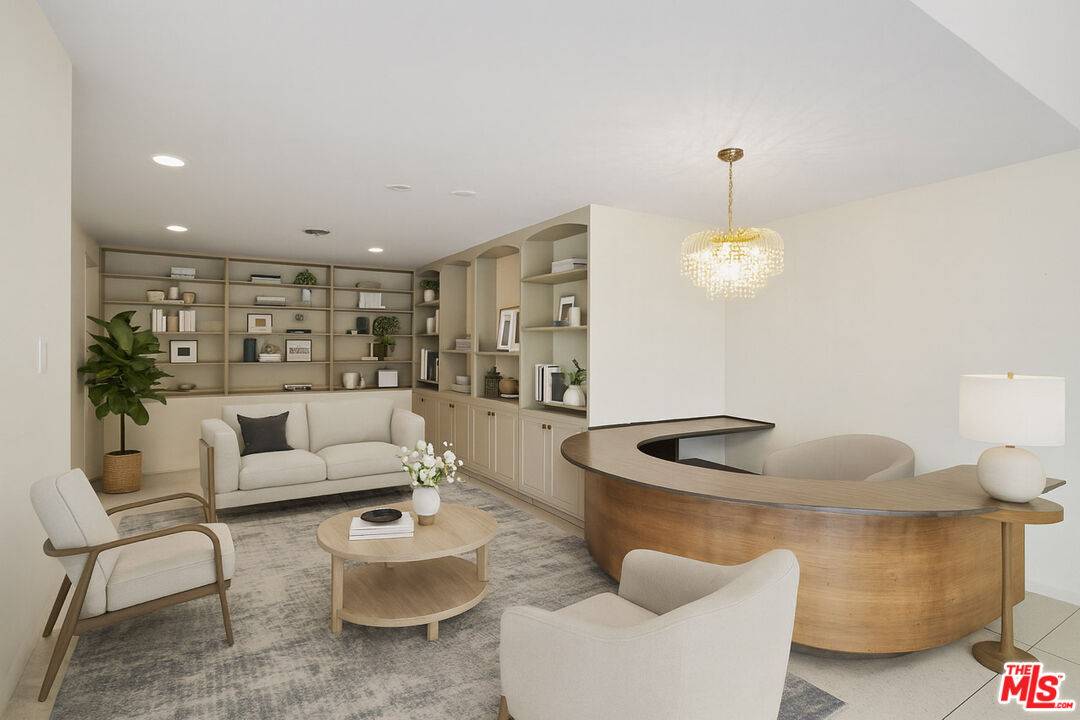 Beverly Hills, CA 90210,713 N Elm Dr