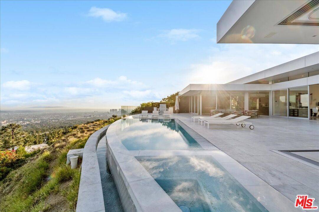 Beverly Hills, CA 90210,1620 Carla Rdg