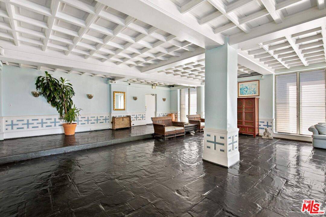 Los Angeles, CA 90005,634 S Gramercy Pl #602