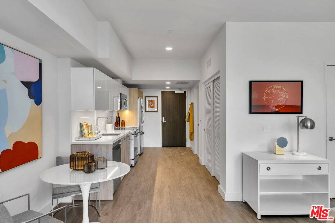 Los Angeles, CA 90005,2801 Sunset PL #364