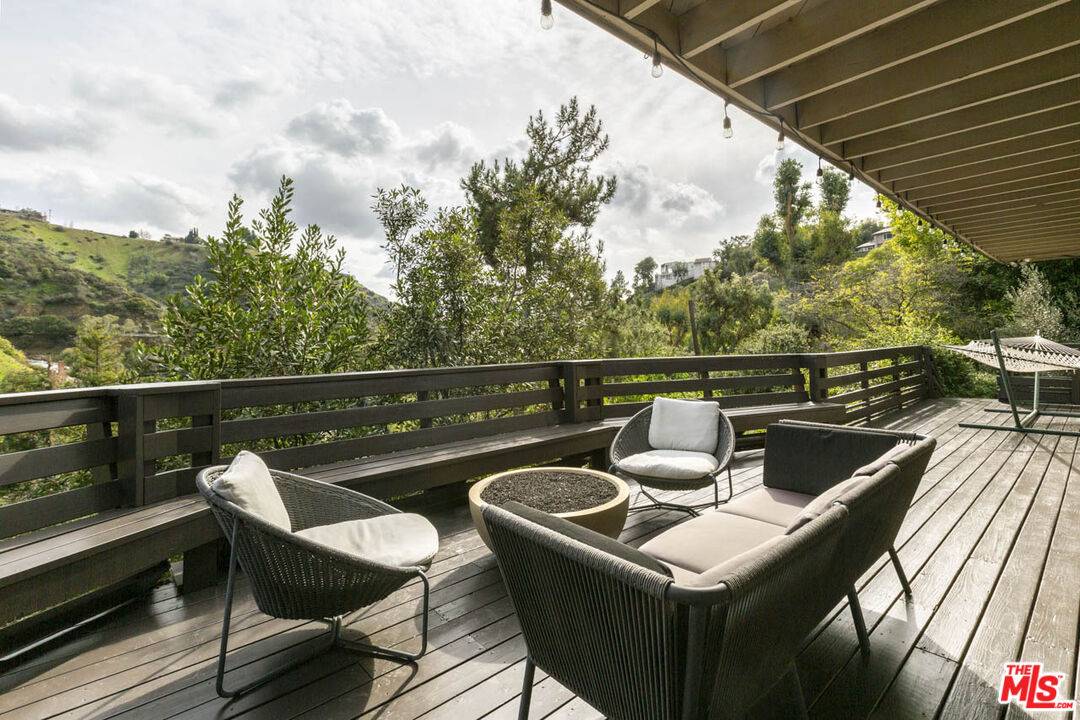 Los Angeles, CA 90046,2470 Zorada Dr