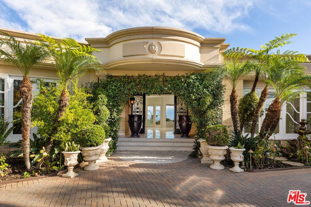 Beverly Hills, CA 90210,1630 Carla Rdg