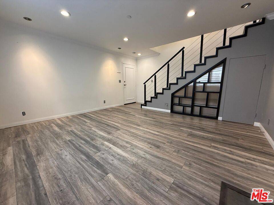 Glendale, CA 91201,1043 Thompson Ave #11