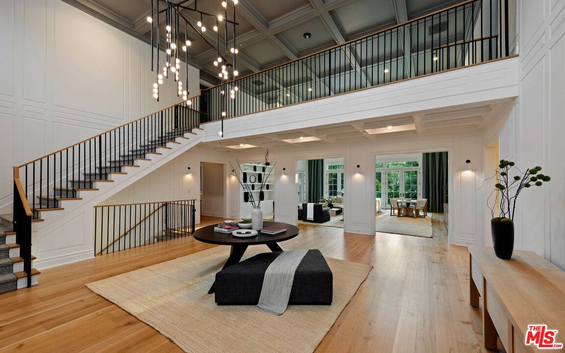 Los Angeles, CA 90049,491 N Tigertail Rd