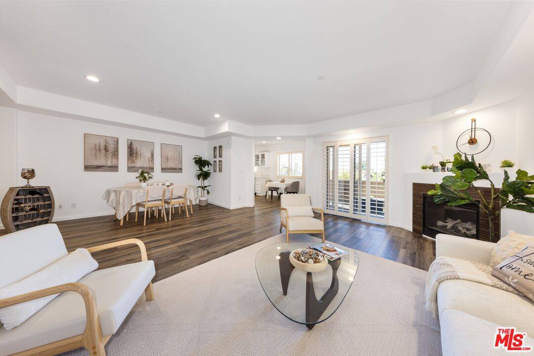 Los Angeles, CA 90049,11766 W Sunset Blvd #302