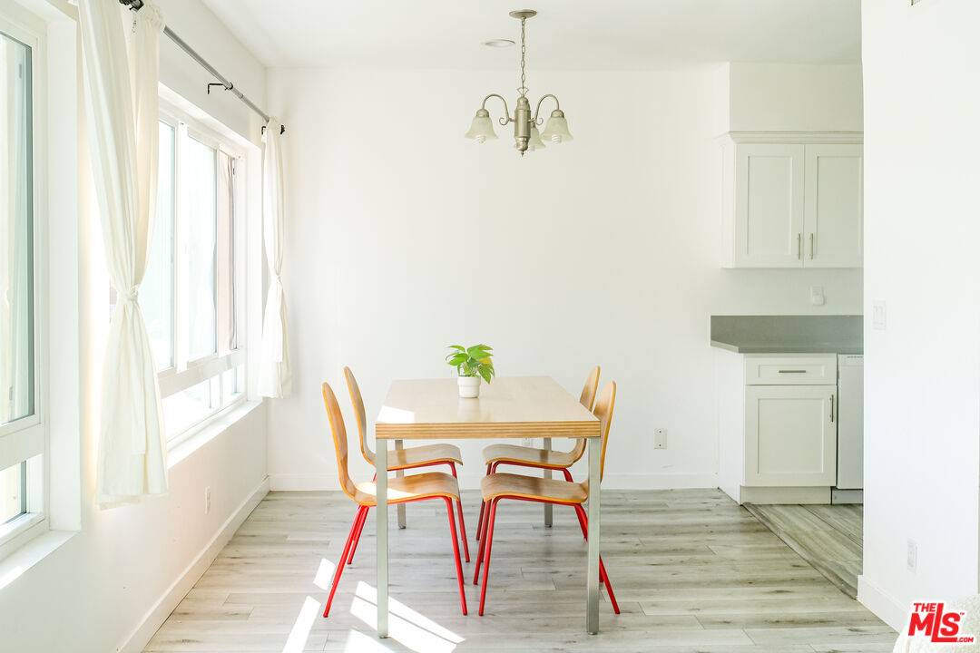 Toluca Lake, CA 91602,10823 Camarillo St