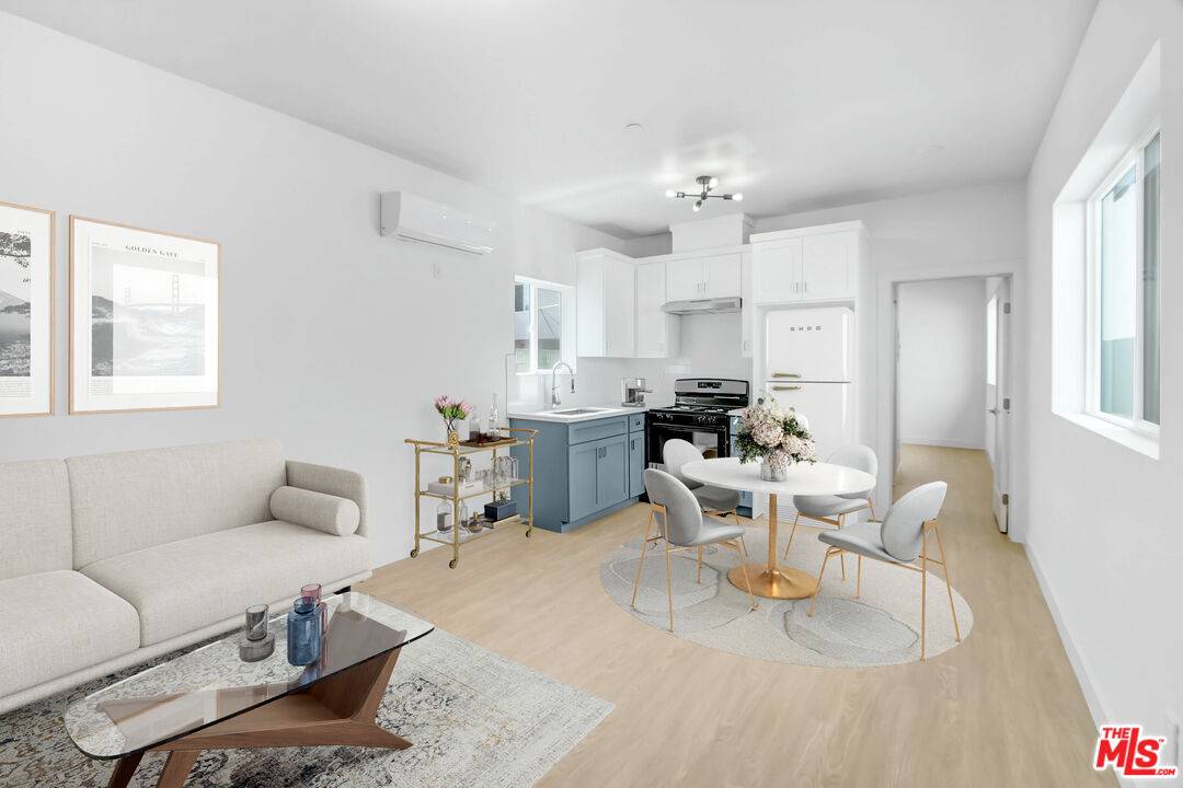 Los Angeles, CA 90044,5926 S Hoover St