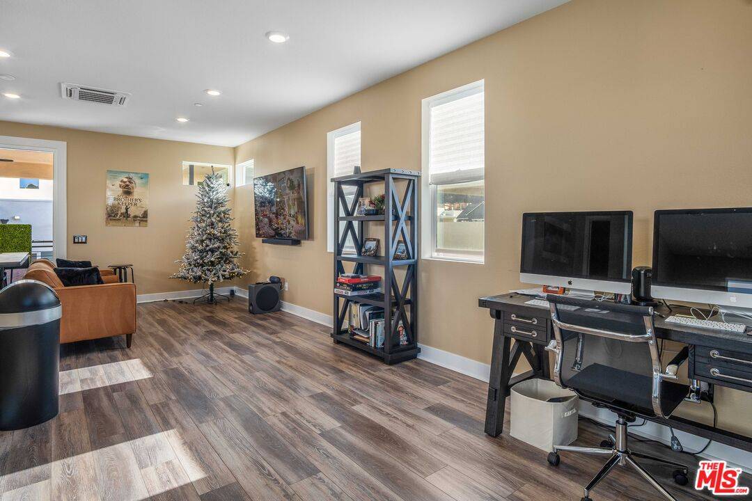 Valencia, CA 91381,27238 Bush Mallow Ct