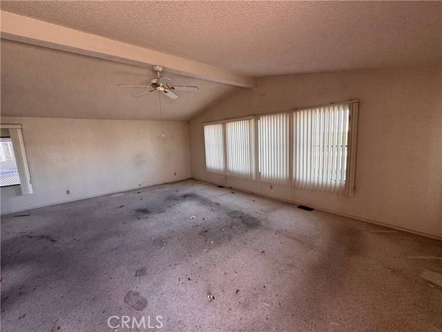 Thousand Palms, CA 92276,33265 Laura DR