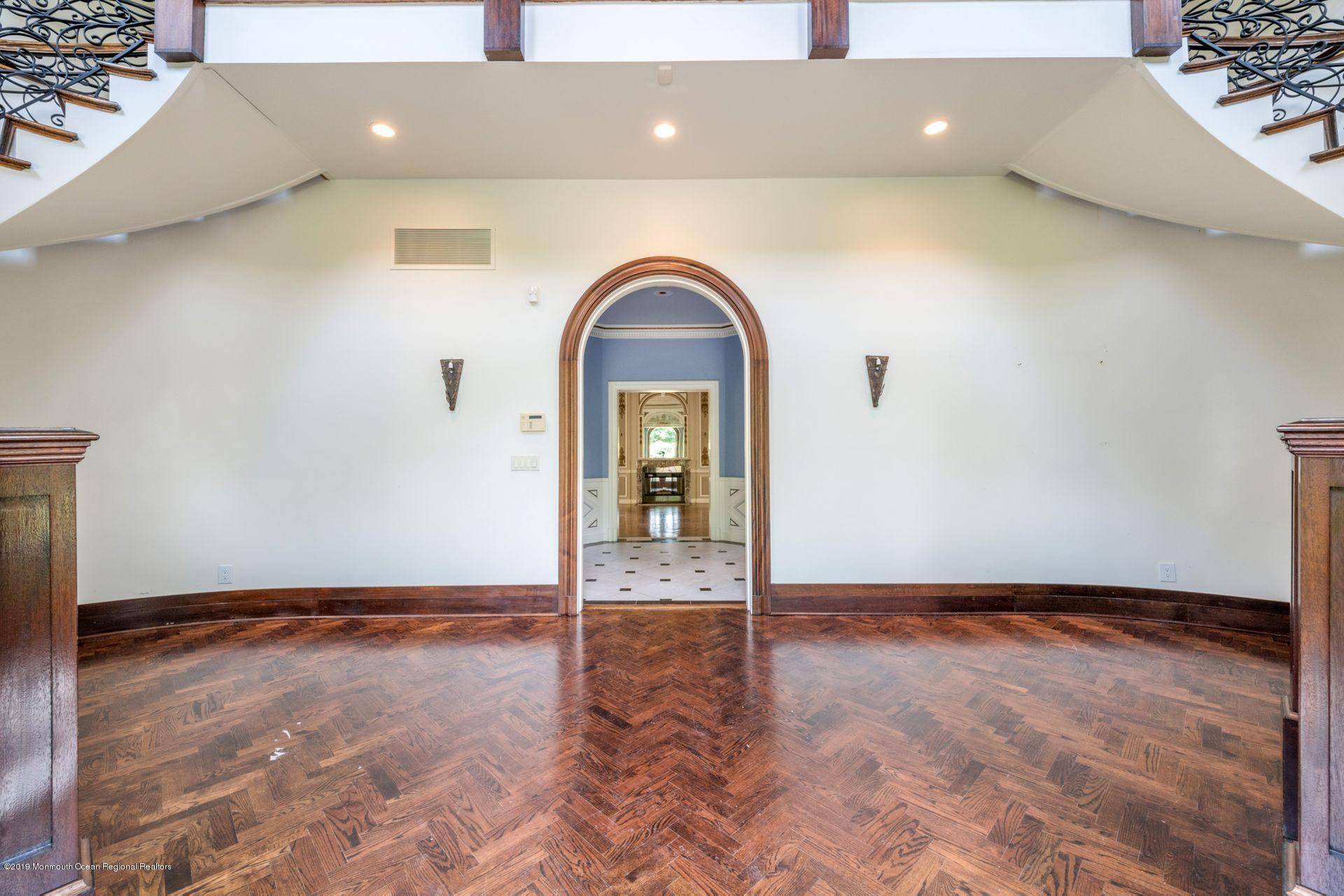 Rumson, NJ 07760,140 Rumson RD