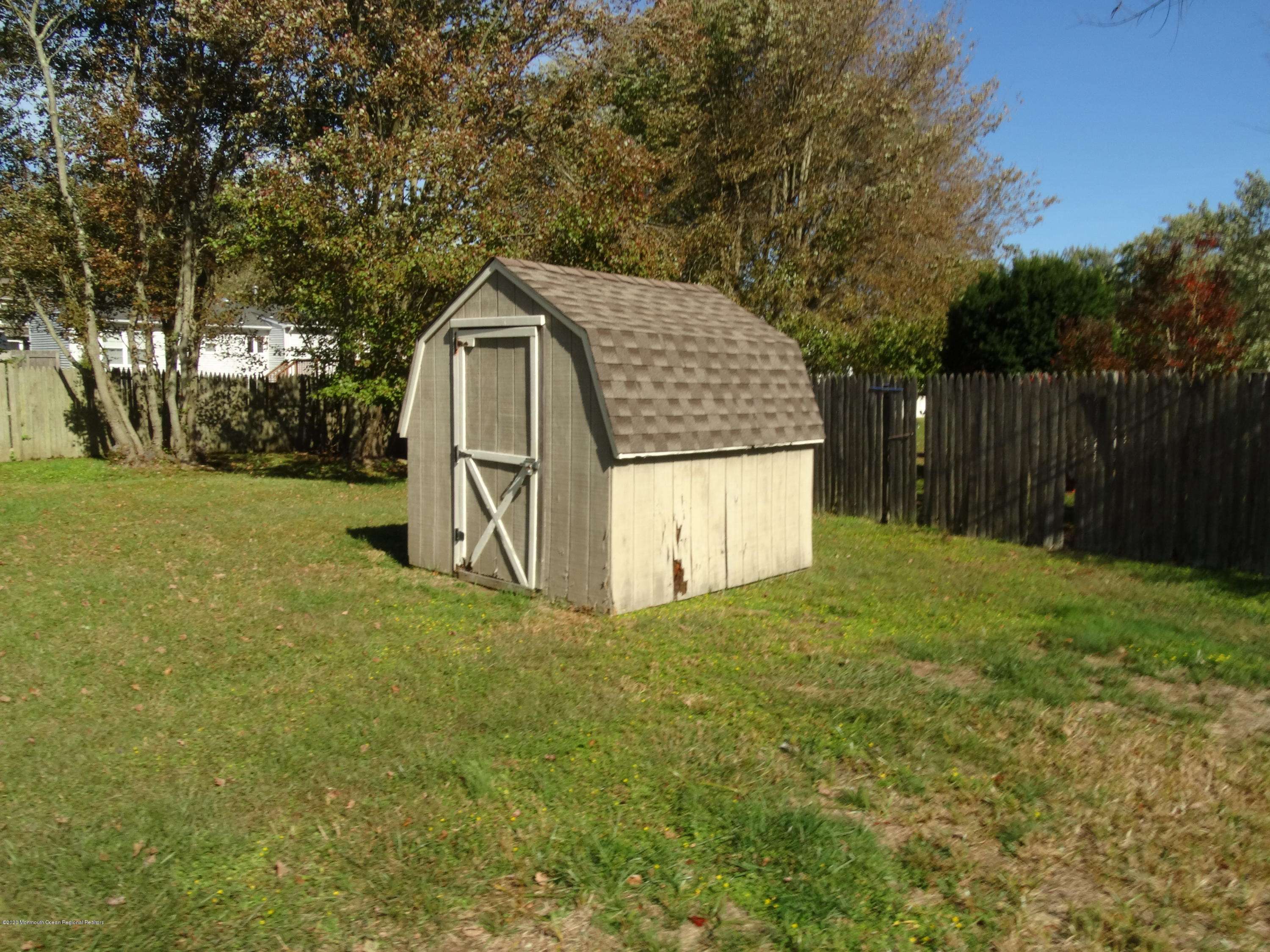 Lanoka Harbor, NJ 08734,804 E Hickory DR