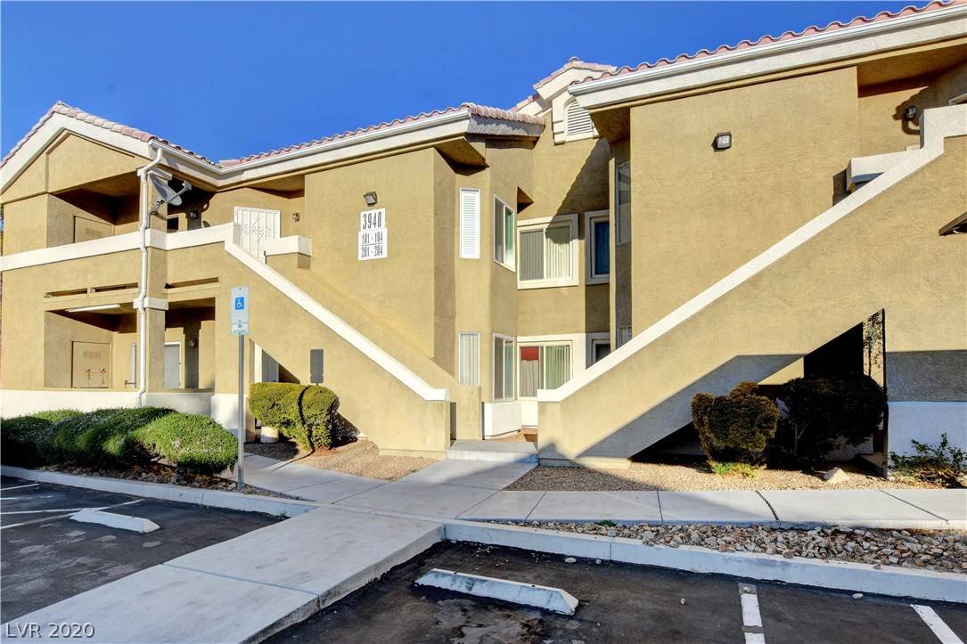 Las Vegas, NV 89108,3940 QUIET PINE Street #202