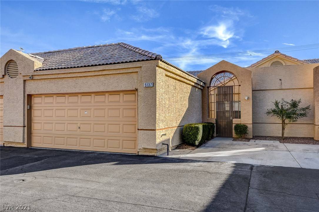 Las Vegas, NV 89107,5137 Harvest Moon Lane