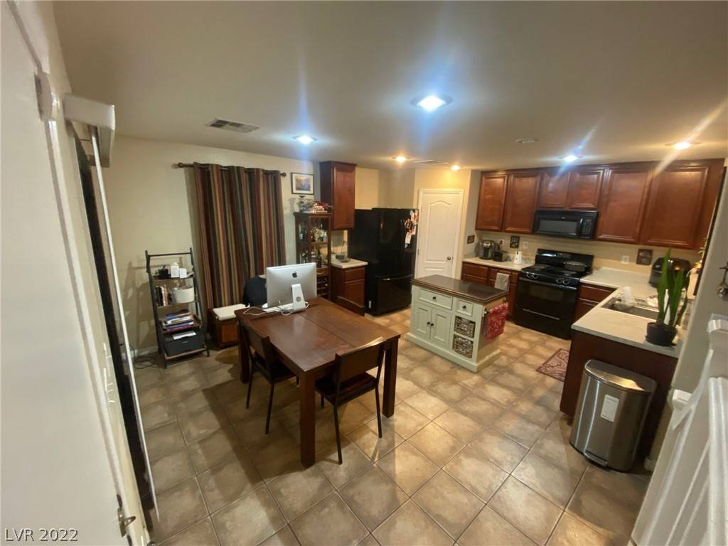 Las Vegas, NV 89139,8316 Bismark Sapphire Street