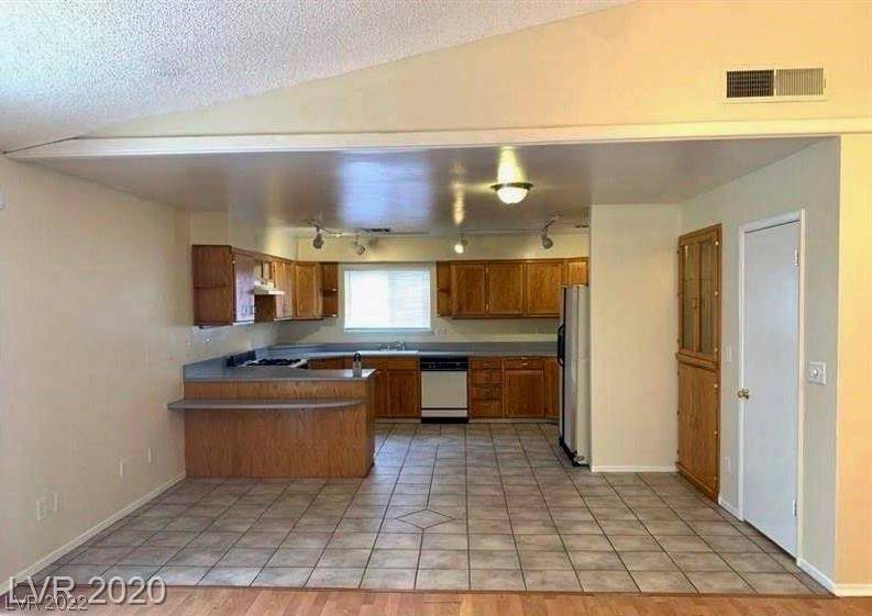 Las Vegas, NV 89108,6632 Light Breeze Drive