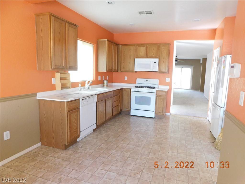 North Las Vegas, NV 89084,7937 Golden Warbler Street