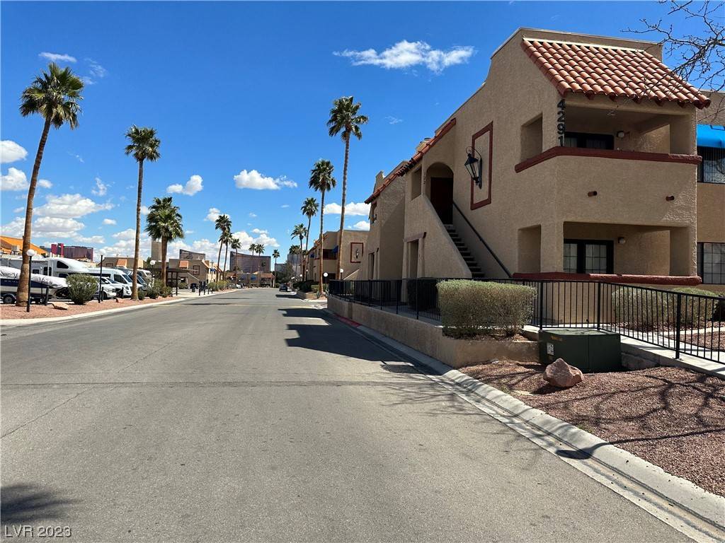 Las Vegas, NV 89103,4291 Sanderling Circle #128